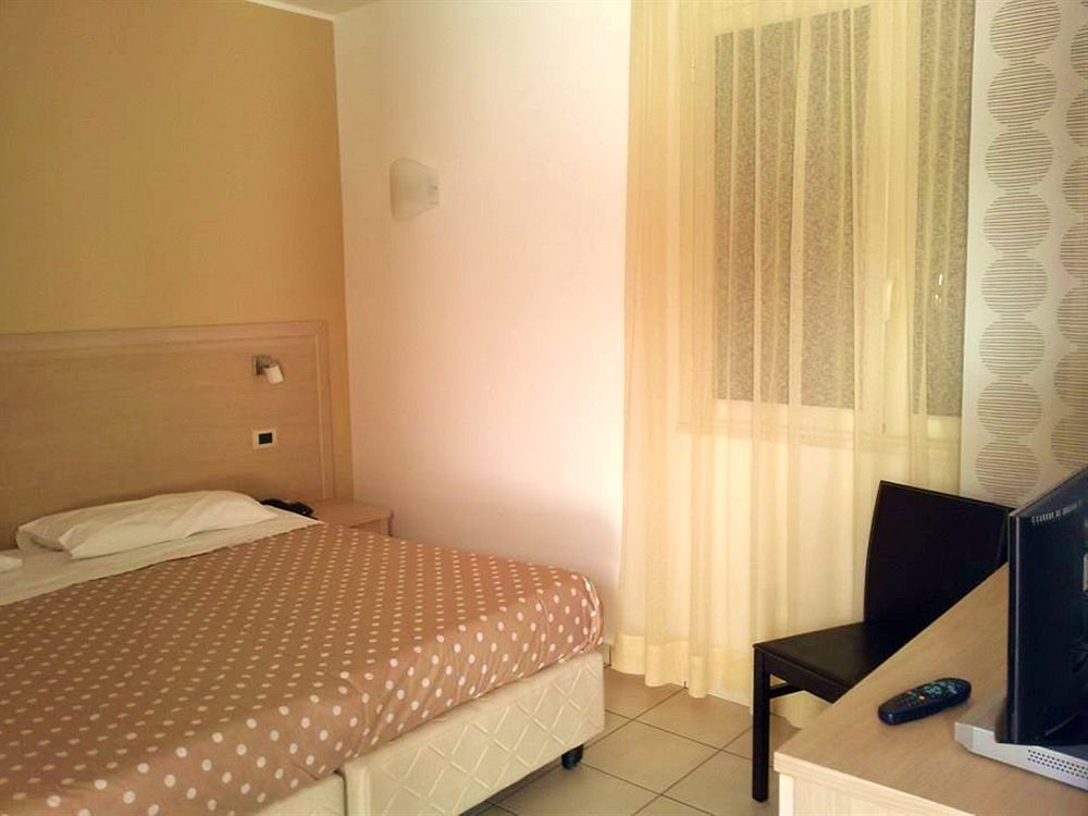 Hotel Bulla Regia Фонтане-Бьянке Экстерьер фото